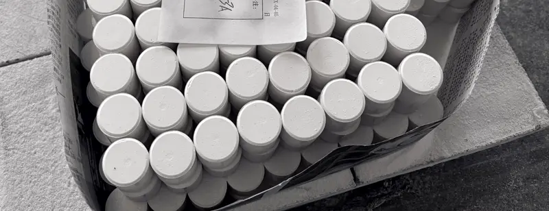 Alumina cylinders packed for a rubber panel maker